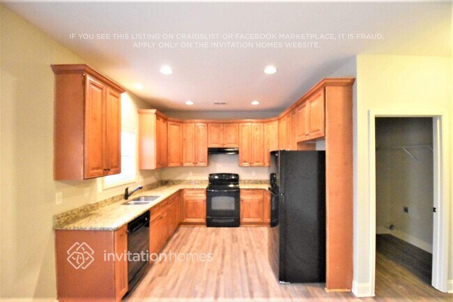 Building Photo - 948 Pine Ln
