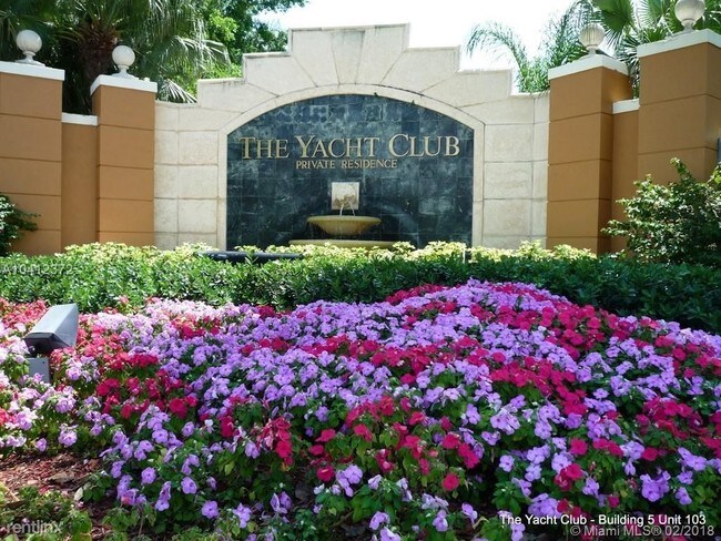 Foto del edificio - 19700 E Country Club Dr