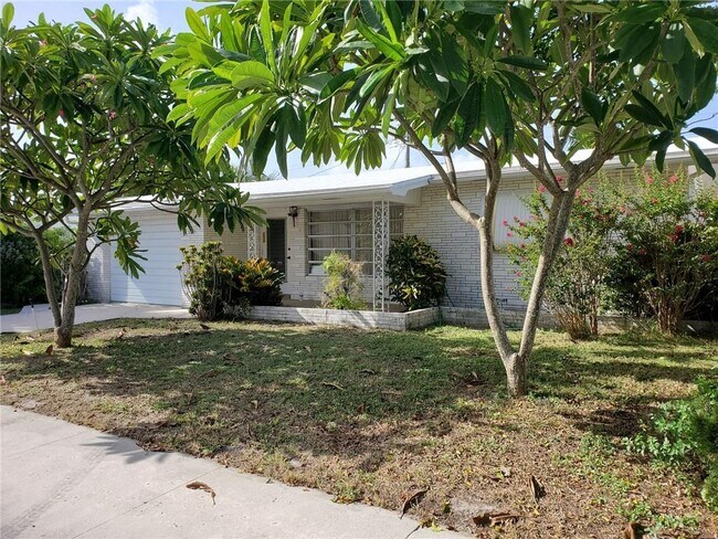Building Photo - 1331 Flamingo Dr