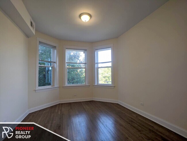 Foto del edificio - 2816 N Troy St