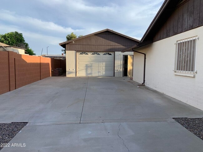 Building Photo - 3653 W Mescal St