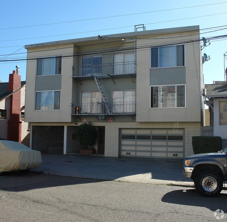 Primary Photo - 890 34th Ave