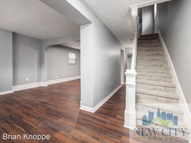 Foto del edificio - 3 br, 1.5 bath House - 245 Clarendon Ave