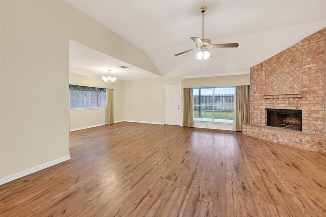 Foto del edificio - 21623 Crescent Heights St