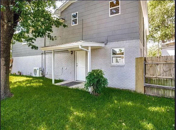Building Photo - 5213 Darwin St
