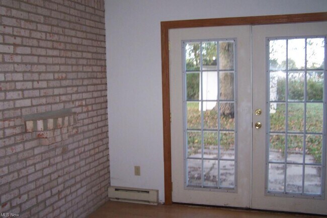 Building Photo - 14762 Hillcrest Ave
