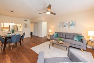 Building Photo - Lakeside Glen Apartments