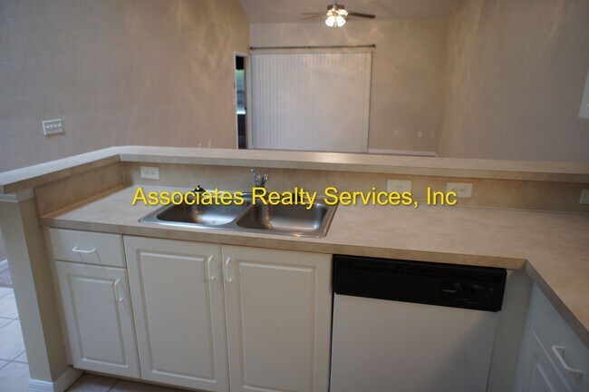 Foto del edificio - Lovely Condo in The Greens at West End