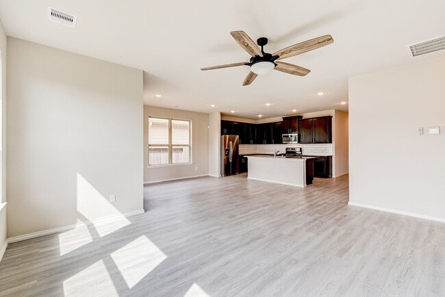 Building Photo - 3Bed 2Bath Beautiful Home!