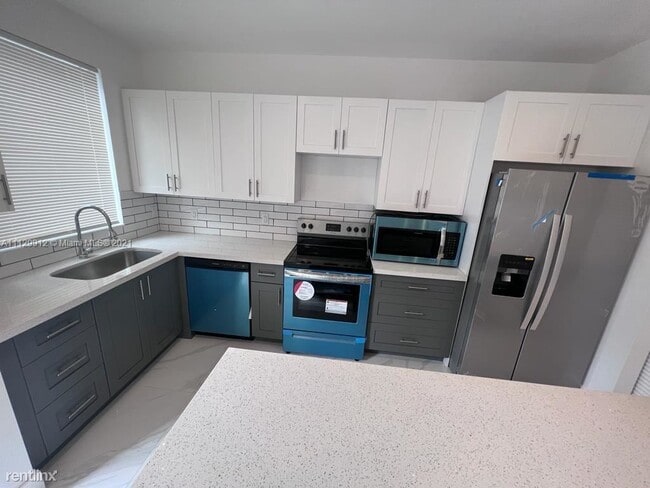 Building Photo - 3 br, 2.5 bath House - 1175 NW 26th St # 1