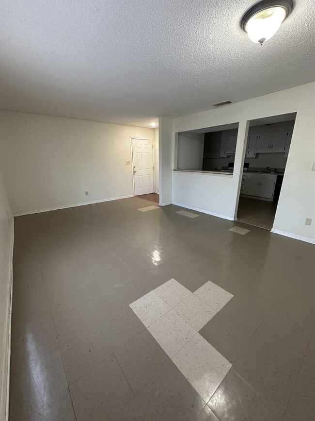 Building Photo - 1422 S Lee St