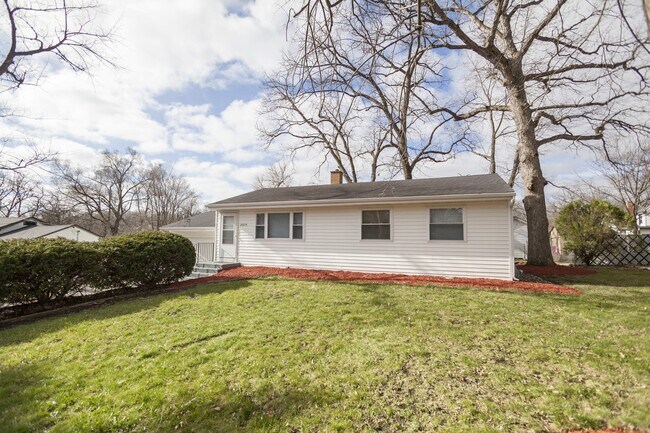 Building Photo - 24224 N Old McHenry Rd