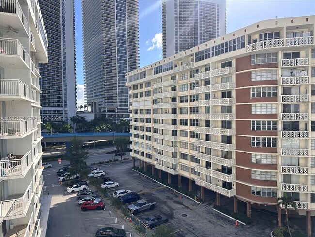 Building Photo - 1801 S Ocean Dr