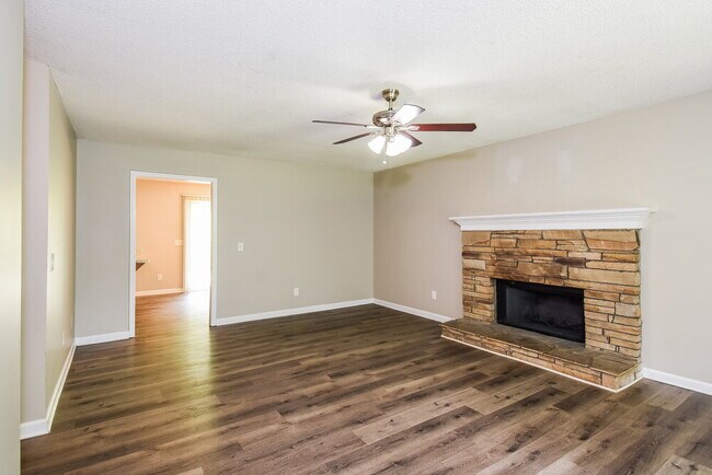 Building Photo - 1003 Mission Rd SW