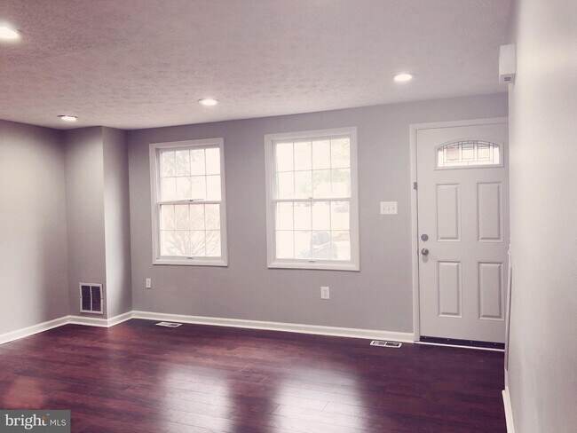 Foto del edificio - 6242 Hillside Rd