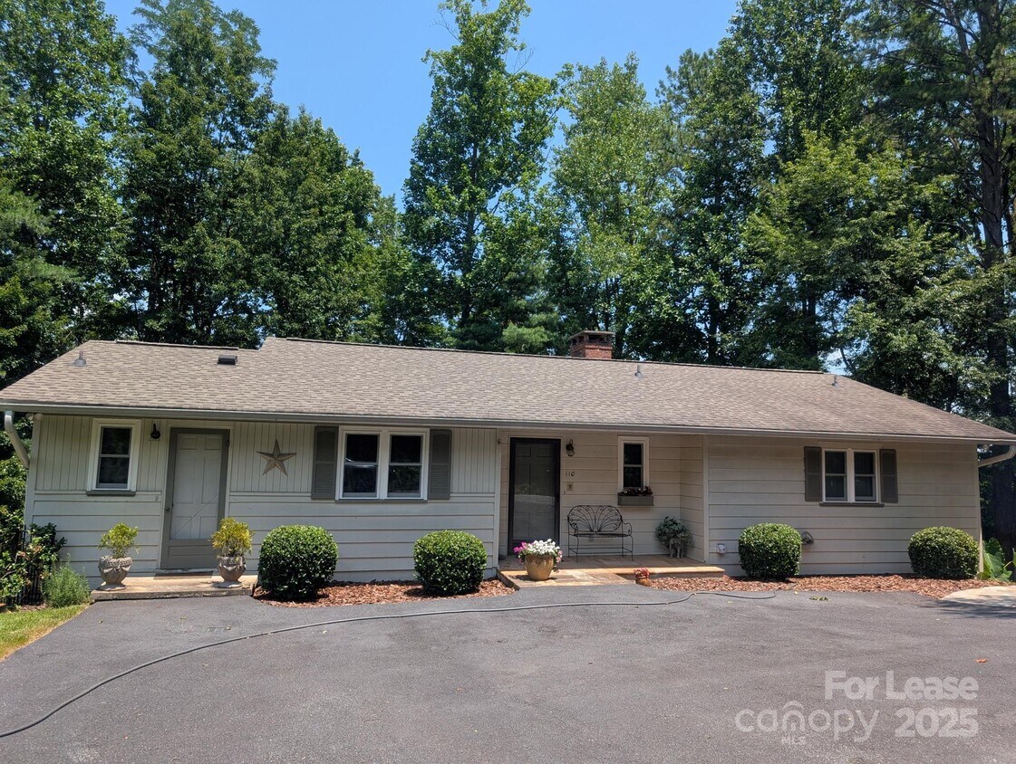Primary Photo - 110 Hillside Ct