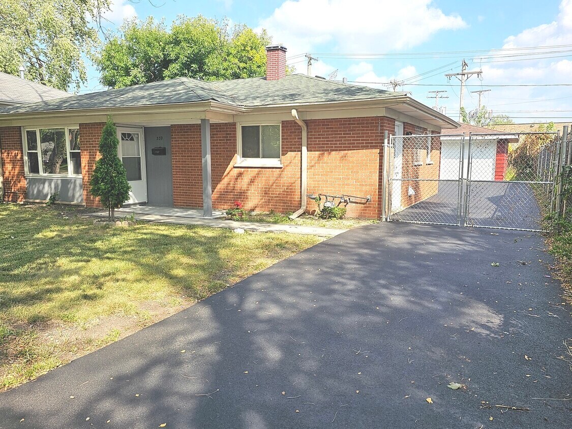 Primary Photo - 339 E Wayne Pl