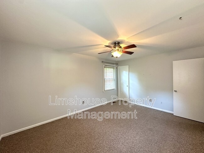 Building Photo - 4033 Kalona Rd