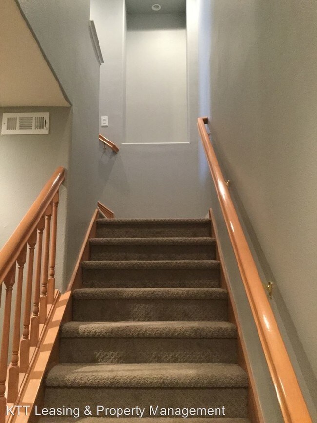 Foto del edificio - 28373 Casselman Ln