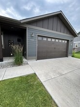 Building Photo - 546 Talon Way