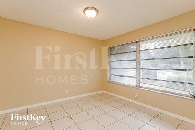 Foto del edificio - 1261 NW 75th Terrace
