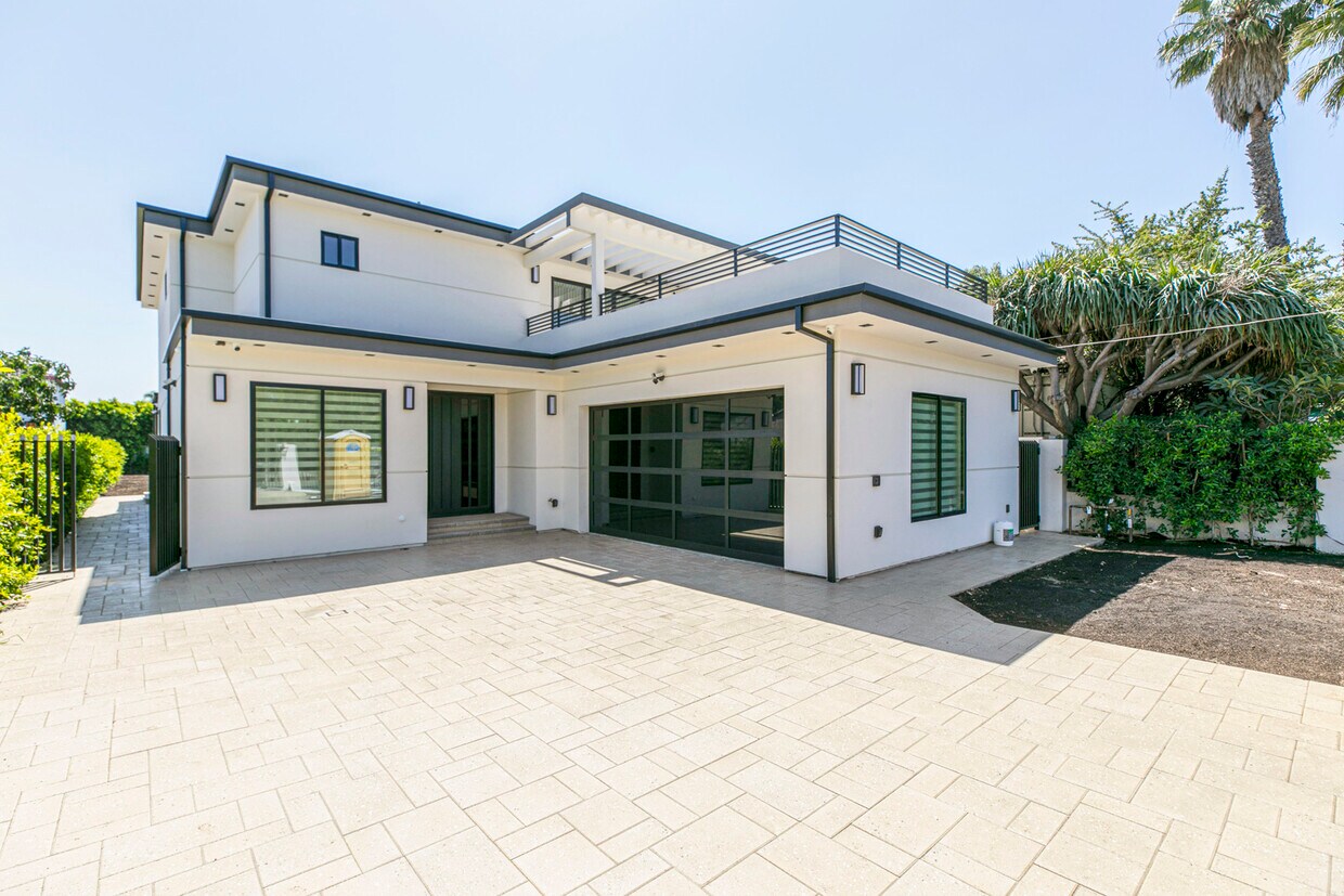 Foto principal - 6426 Varna Ave