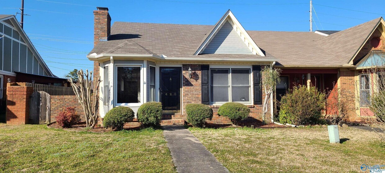 Foto principal - 420 Autumnwood Dr SW