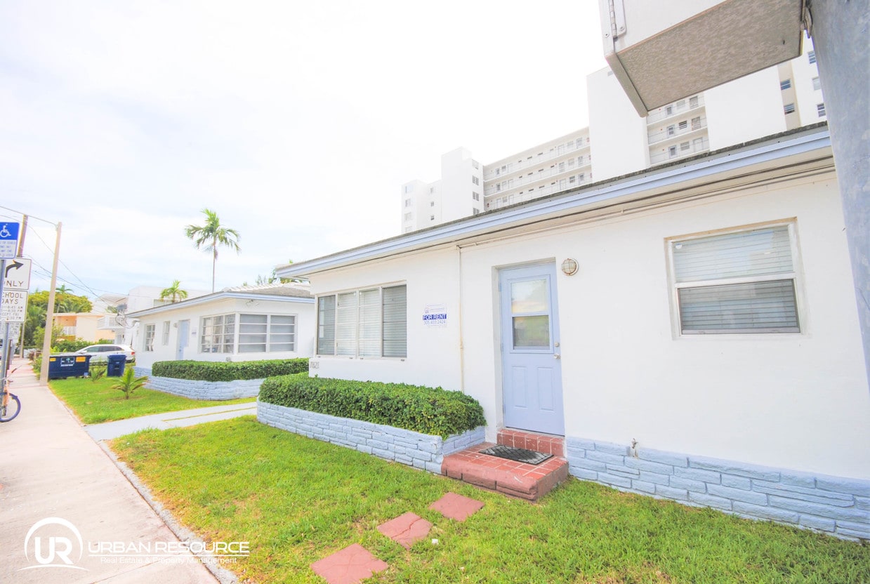 Building Photo - 7821-7829 Carlyle Ave
