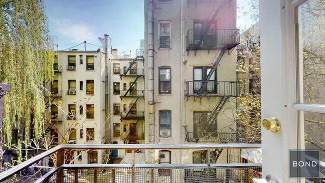 Building Photo - 250 Mott St