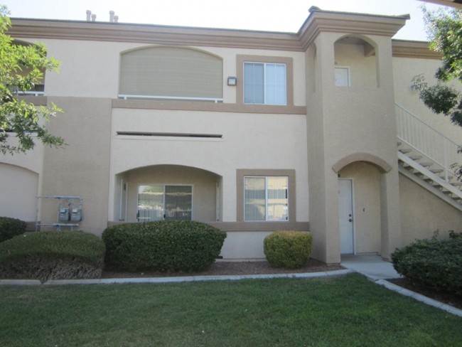 Building Photo - 3400 Cabana Dr