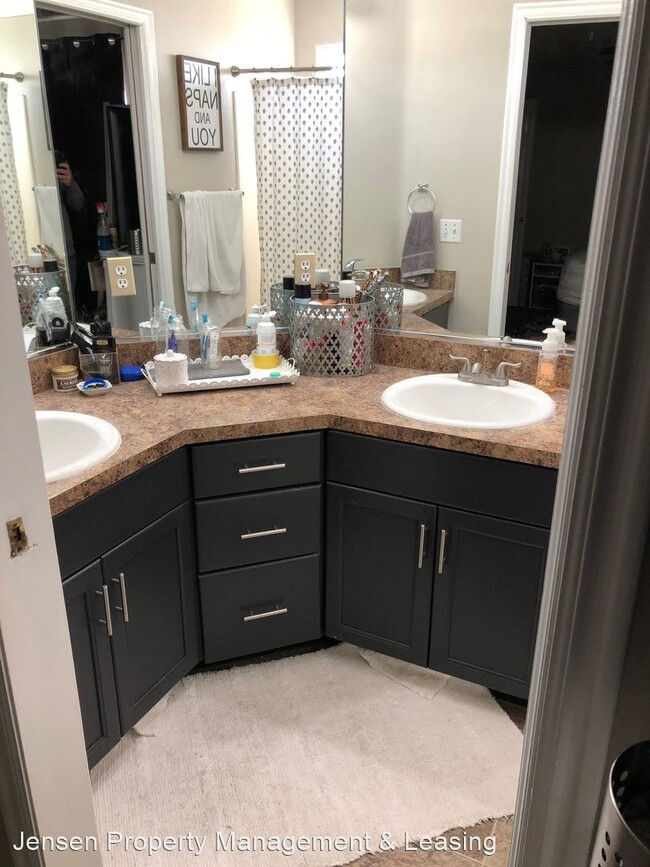 Building Photo - 3 br, 2 bath House - 1047 South 460 East #2