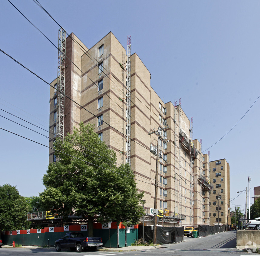 Building Photo - Ruoff Tower