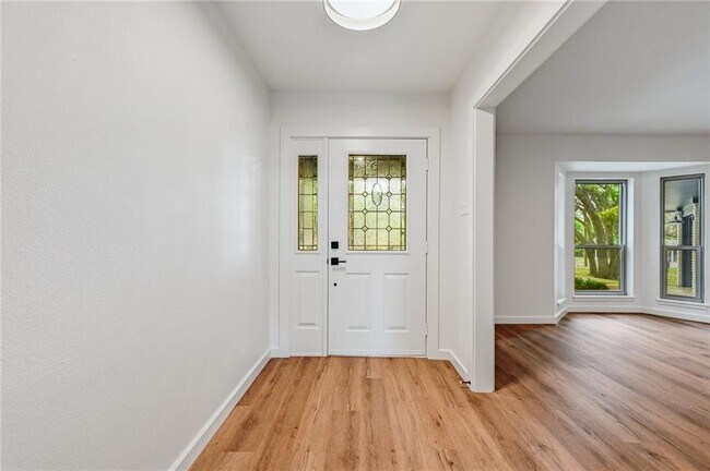 Foto del edificio - 608 Franklin Dr