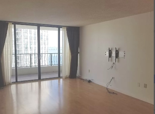 Foto del edificio - 555 NE 15th St