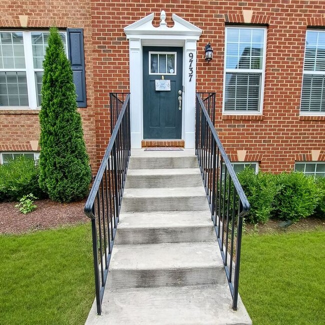 Foto del edificio - Gorgeous 3-Level End Unit Townhome, 3 Bedr...