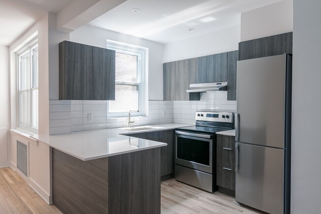 Building Photo - 2105 Chomedey