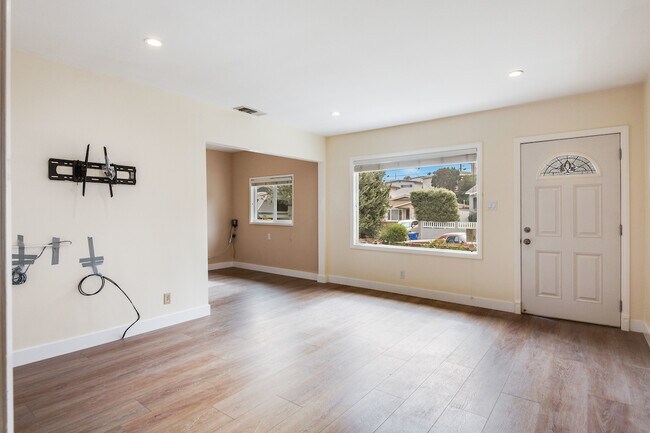 Building Photo - 1617 Armour Ln