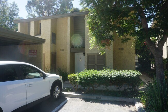 Foto del edificio - Wonderfully Remodeled 1 Bedroom with Stunn...