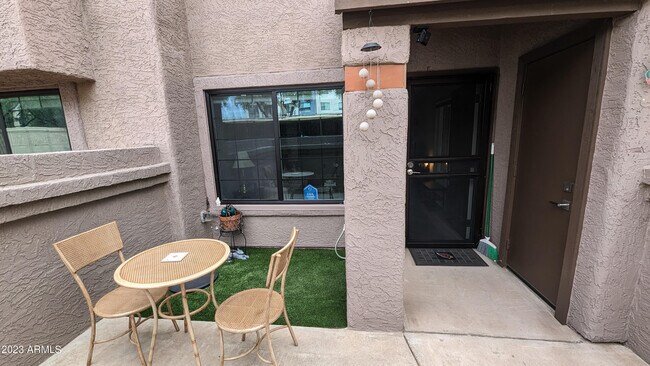 Foto del edificio - 925 N College Ave