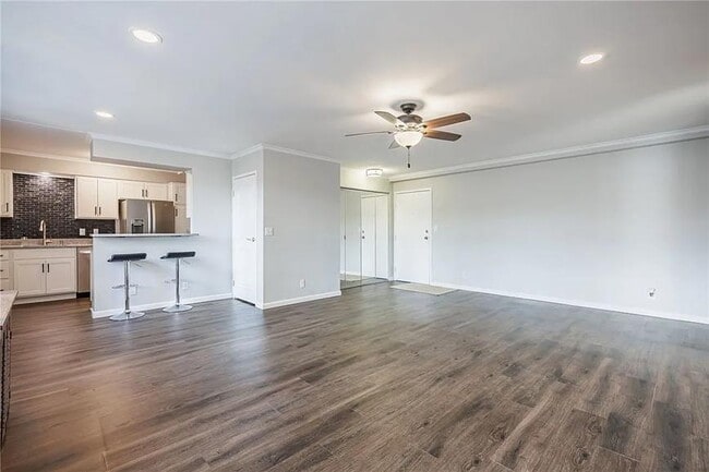 Building Photo - 1000 East Ave