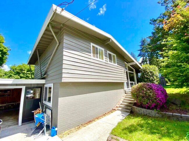 Photo - Gorgeous 4B2B single family home