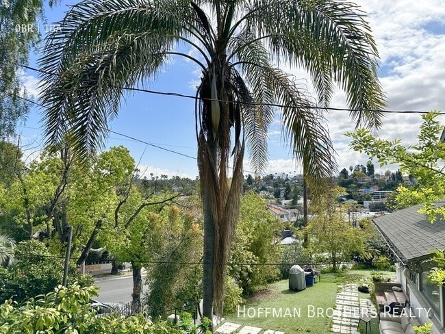 Building Photo - 858 N La Fayette Park Pl