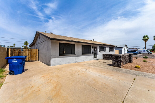 Photo - 1310 W Romo Jones St House