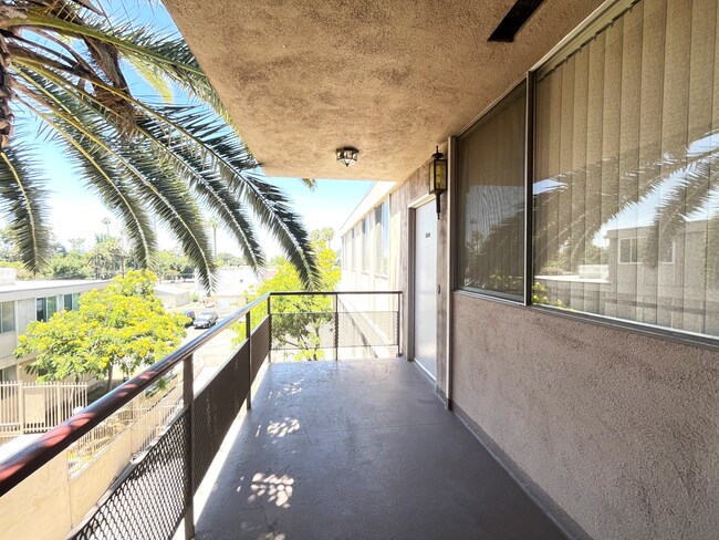 Foto del edificio - RIVERSIDE PENTHOUSE with Views! Available ...