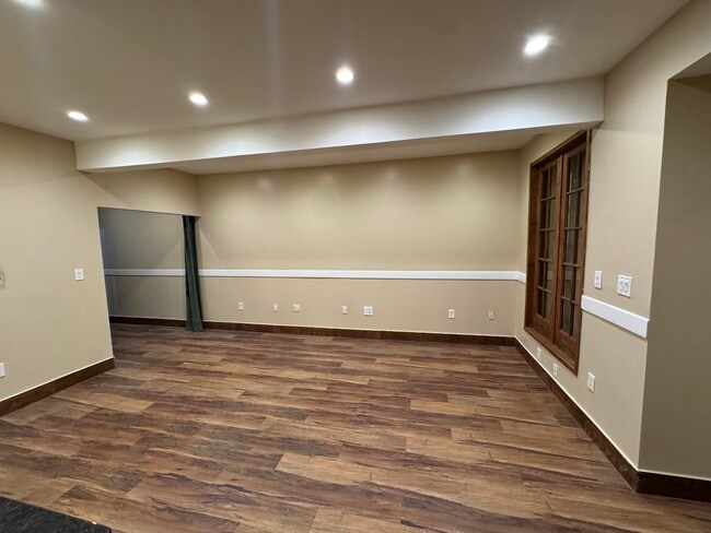 Living room - 817 6th St NW Apartments