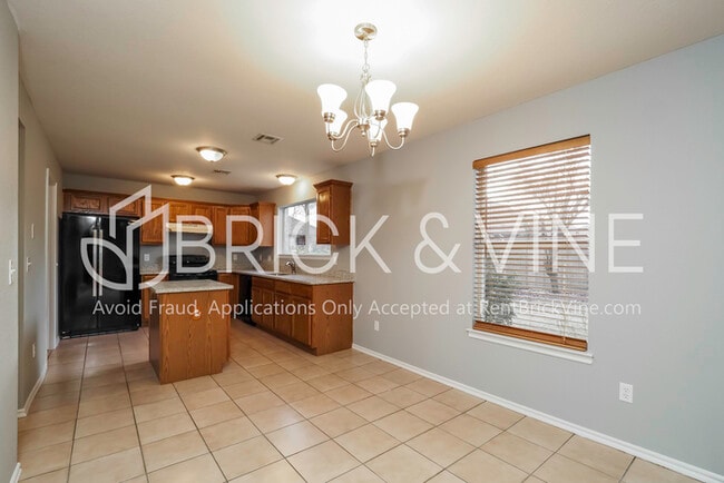 Foto del edificio - 17621 Cranbrook Rd