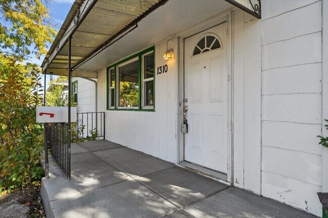 Building Photo - 1310 S Raleigh St