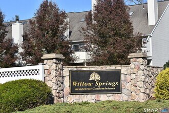 Building Photo - 17 Willow Springs