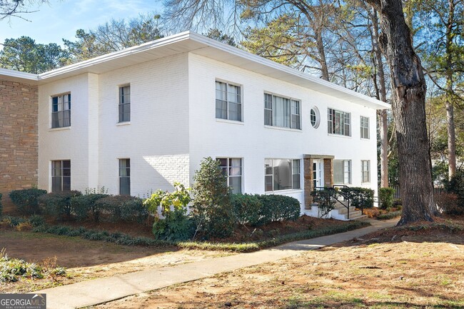Foto del edificio - 2240 Cheshire Bridge Rd NE