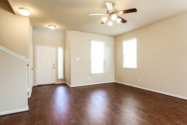 Building Photo - 23619 Maple View Dr